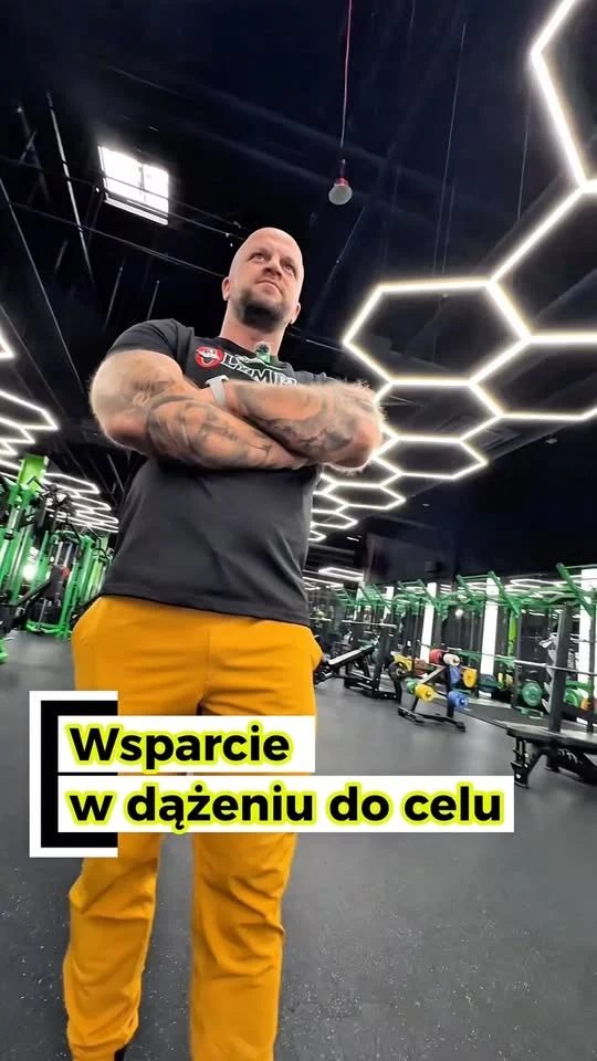 Rafał Bratowski na siłowni, rolka o wsparciu w dążeniu do celu